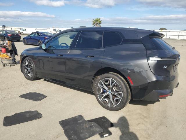 WB523CF00RCN44708 - 2024 BMW IX XDRIVE50 GRAY photo 2