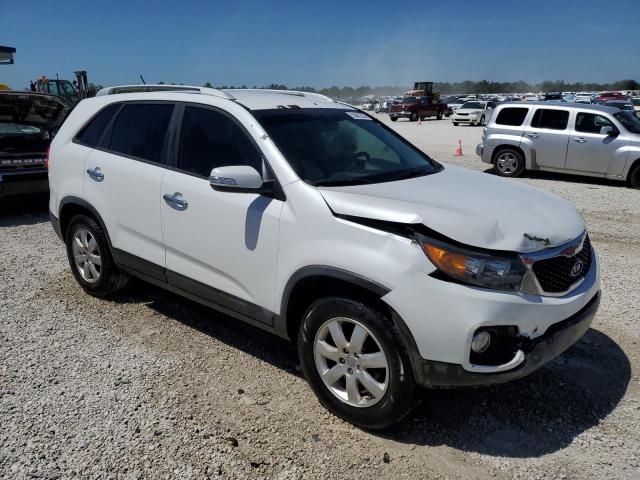 5XYKT3A64DG404794 - 2013 KIA SORENTO LX WHITE photo 4