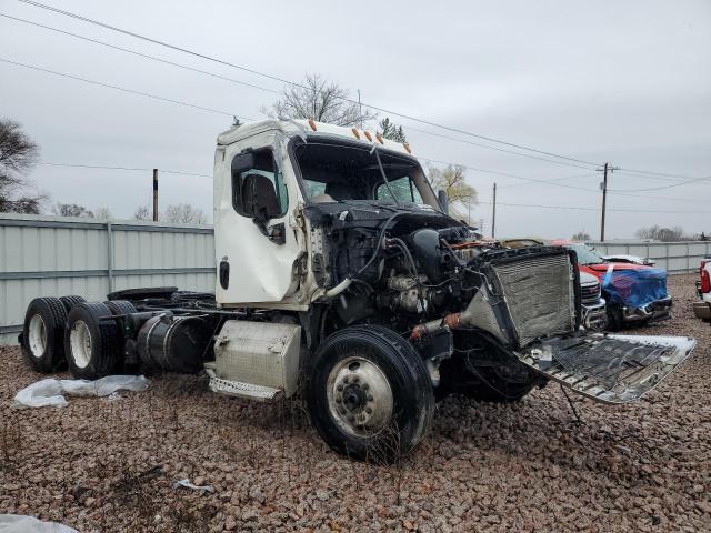 3AKJGED51GSHN6707 - 2016 FREIGHTLINER CASCADIA 1 WHITE photo 1