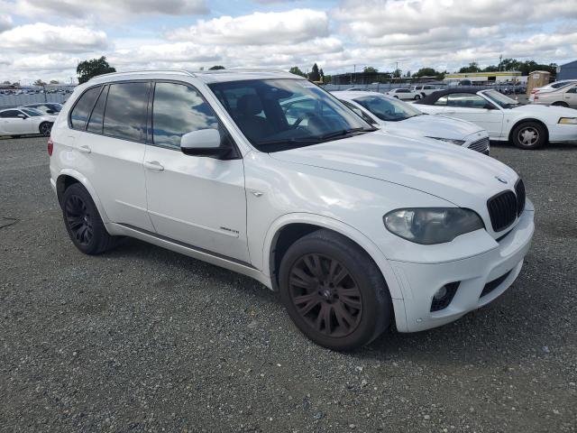 5UXZV8C51BL420638 - 2011 BMW X5 XDRIVE50I WHITE photo 4