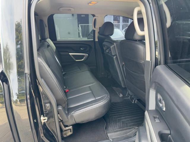 1N6AA1EK7JN542912 - 2018 NISSAN TITAN S Noir photo 11