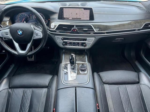 WBA7F0C34HGM22159 - 2017 BMW 750 I Синий фото 8