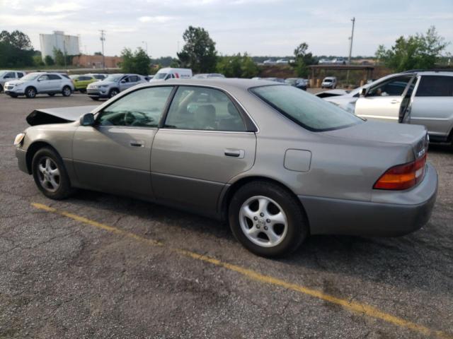 JT8BF28G6W0139397 - 1998 LEXUS ES 300 GRAY photo 2