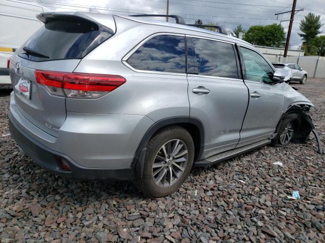 5TDJZRFH1HS365811 - 2017 TOYOTA HIGHLANDER SE SILVER photo 3