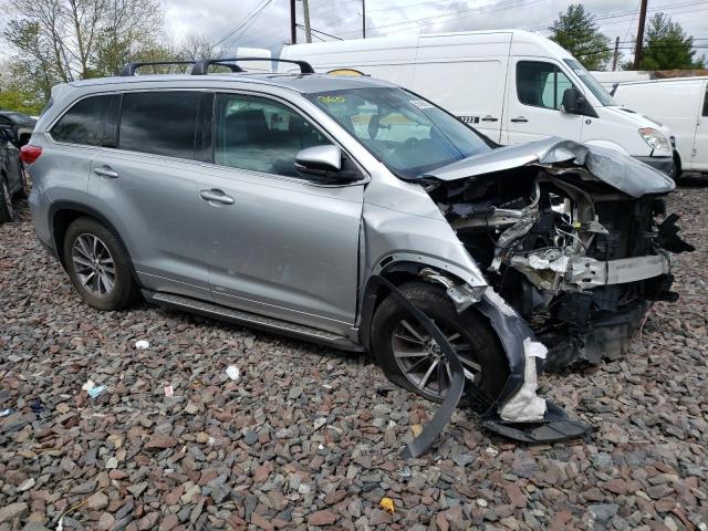 5TDJZRFH1HS365811 - 2017 TOYOTA HIGHLANDER SE SILVER photo 4