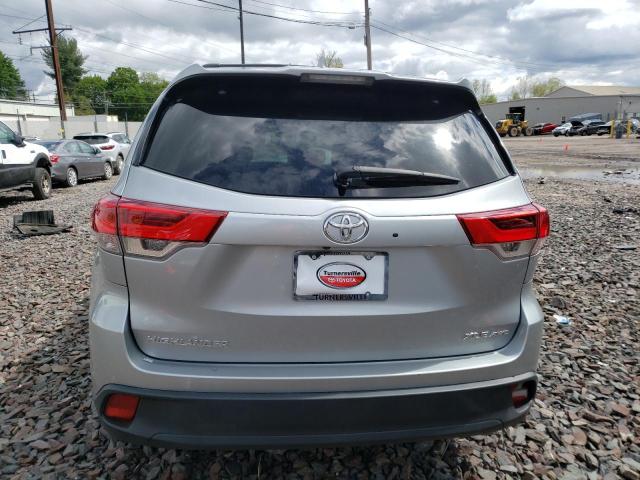 5TDJZRFH1HS365811 - 2017 TOYOTA HIGHLANDER SE SILVER photo 6