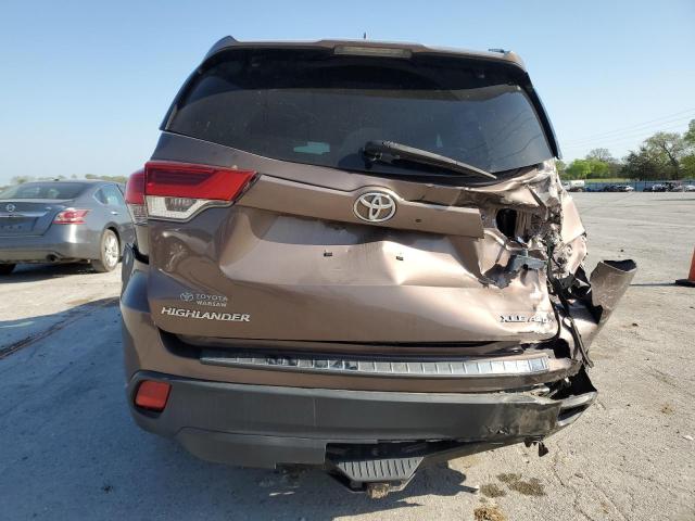 5TDJZRFH2JS847676 - 2018 TOYOTA HIGHLANDER SE BROWN photo 6