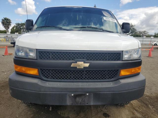 1GCWGBFG8L1150782 - 2020 CHEVROLET EXPRESS G2 WHITE photo 5