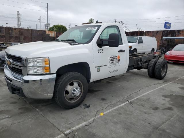 1GBJC34KX8E153318 - 2008 CHEVROLET SILVERADO C3500 WHITE photo 1