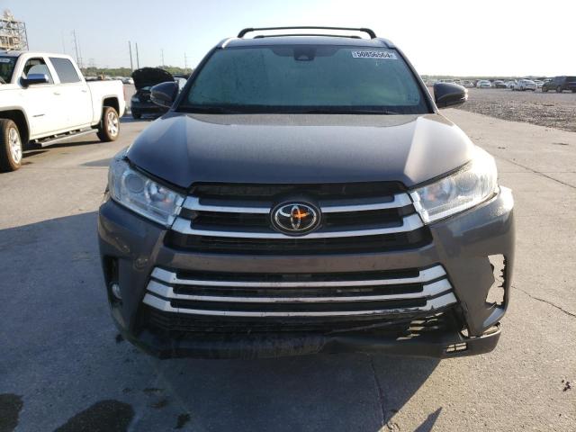 5TDKZRFH8HS512789 - 2017 TOYOTA HIGHLANDER SE GRAY photo 5