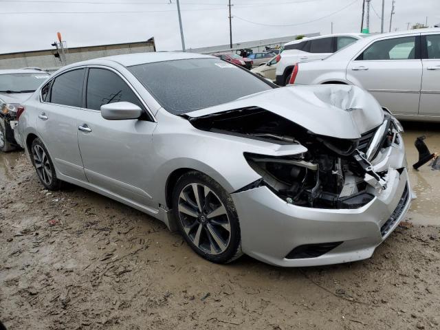 1N4AL3AP3HC118648 - 2017 NISSAN ALTIMA 2.5 SILVER photo 4