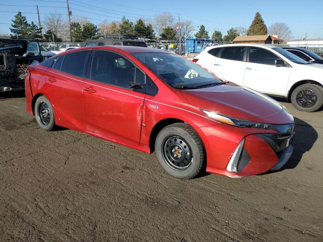 JTDKARFPXH3026212 - 2017 TOYOTA PRIUS PRIM RED photo 4