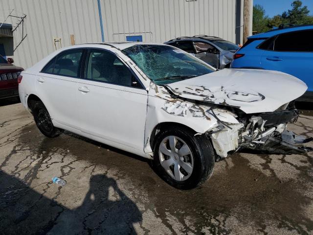 JTNBE46K273096101 - 2007 TOYOTA CAMRY CE WHITE photo 4