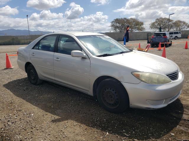 4T1BE32K45U043665 - 2005 TOYOTA CAMRY LE SILVER photo 4