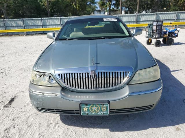 1LNHM81W64Y644937 - 2004 LINCOLN TOWN CAR EXECUTIVE Blau Foto 5