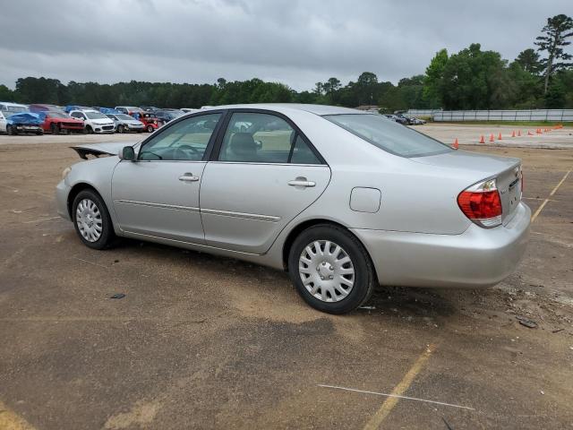 4T1BE32K05U065453 - 2005 TOYOTA CAMRY LE SILVER photo 2