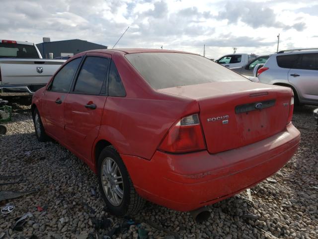 1FAFP34N95W257777 - 2005 FORD FOCUS ZX4 RED photo 3