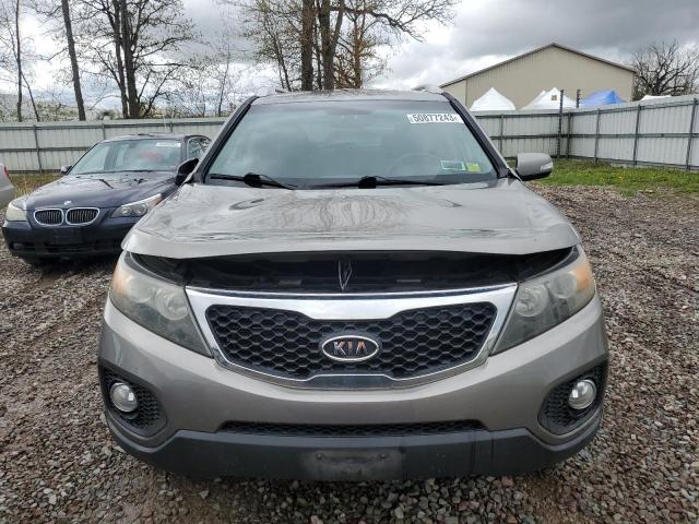 5XYKTCA18BG116925 - 2011 KIA SORENTO BASE GRAY photo 5