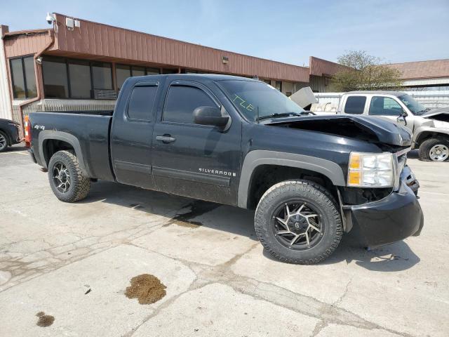 1GCEK29019Z198479 - 2009 CHEVROLET SILVERADO K1500 LT BLACK photo 4