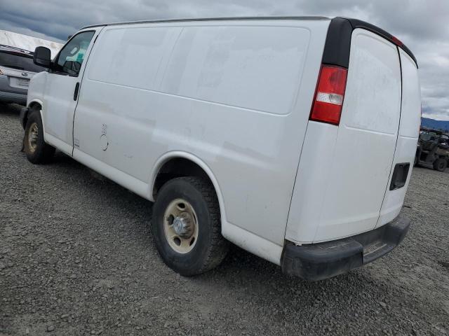 1GCWGAF14H1213714 - 2017 CHEVROLET EXPRESS G2 WHITE photo 2