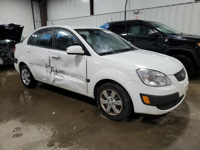 KNADE223296540673 - 2009 KIA RIO BASE WHITE photo 4