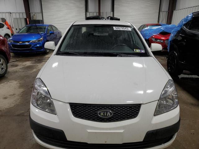 KNADE223296540673 - 2009 KIA RIO BASE WHITE photo 5