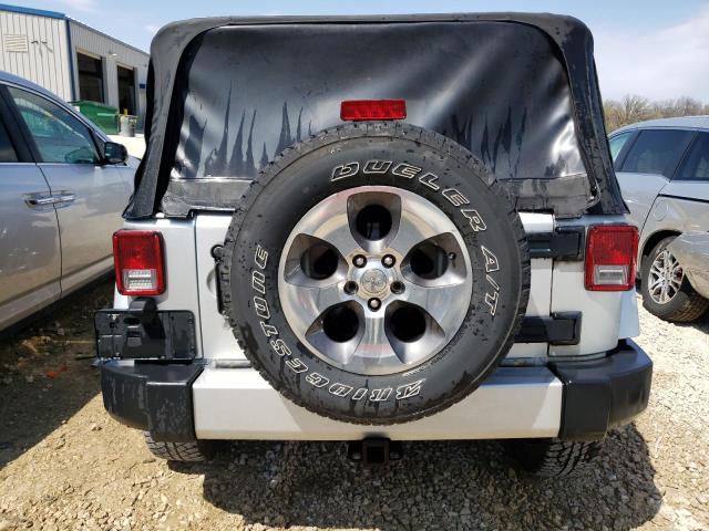 1J4FA54198L567271 - 2008 JEEP WRANGLER SAHARA SILVER photo 6