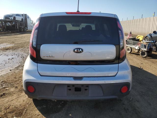 KNDJN2A22H7470681 - 2017 KIA SOUL SILVER photo 6