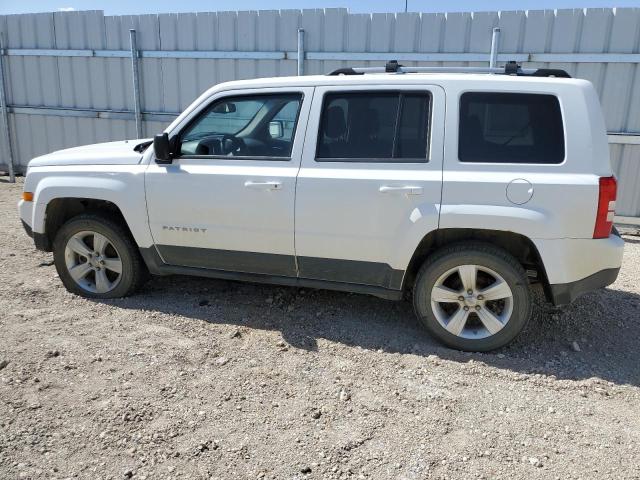 1J4NF4GB7BD240042 - 2011 JEEP PATRIOT LATITUDE WHITE photo 2