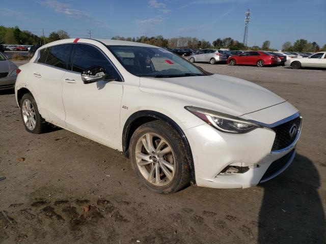 SJKCH5CP5HA022557 - 2017 INFINITI QX30 BASE WHITE photo 4