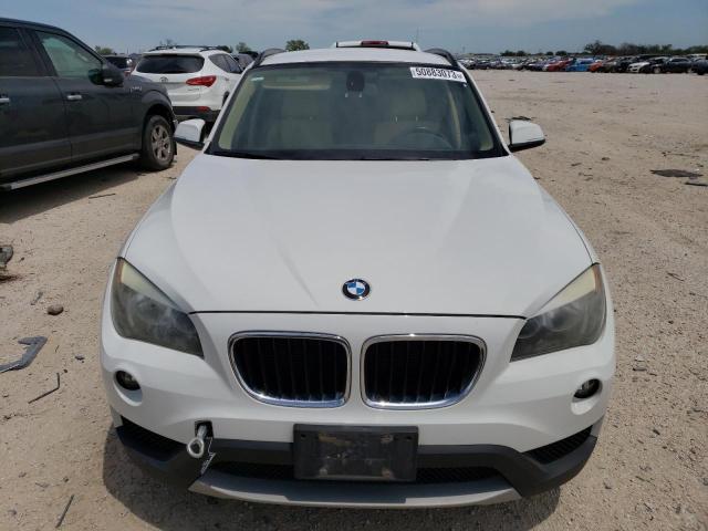 WBAVM1C56DVW43398 - 2013 BMW X1 SDRIVE28I WHITE photo 5