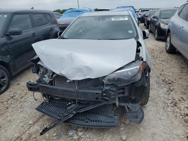 2T1BURHEXJC063664 - 2018 TOYOTA COROLLA L SILVER photo 5