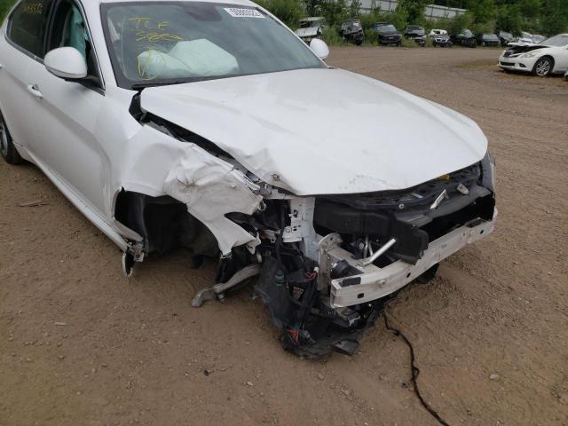 ZARFAEDN7H7544952 - 2017 ALFA ROMEO GIULIA Q4 თეთრი ფოტო 9