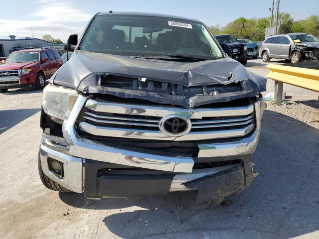 5TFUW5F18HX677121 - 2017 TOYOTA TUNDRA DOUBLE CAB SR/SR5 GRAY photo 5