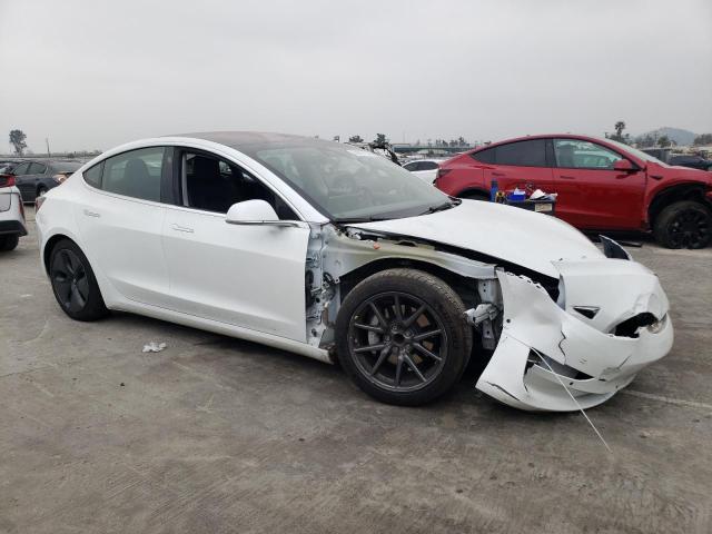 5YJ3E1EA8JF041582 - 2018 TESLA MODEL 3 WHITE photo 4