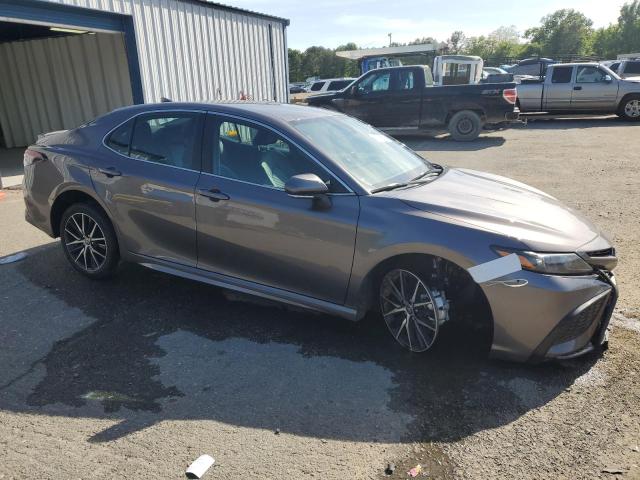 4T1G11AK0RU898585 - 2024 TOYOTA CAMRY SE NIGHT SHADE CHARCOAL photo 4