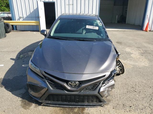4T1G11AK0RU898585 - 2024 TOYOTA CAMRY SE NIGHT SHADE CHARCOAL photo 5