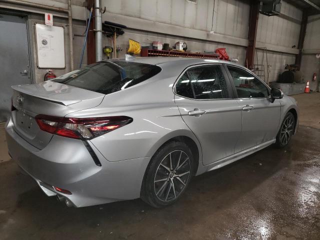 4T1G11AK1MU483154 - 2021 TOYOTA CAMRY SE SILVER photo 3