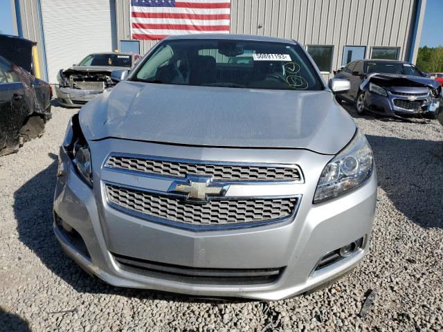 1G11H5SA7DF277398 - 2013 CHEVROLET MALIBU LTZ ვერცხლისფერი ფოტო 5