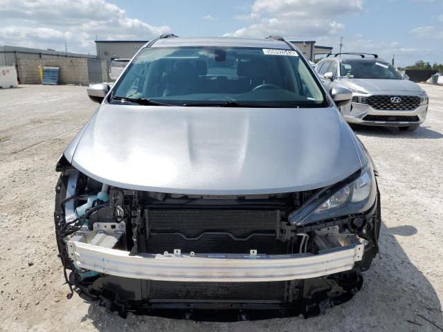 2C4RC1DG5MR509346 - 2021 CHRYSLER VOYAGER LXI SILVER photo 5