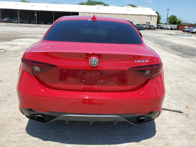 ZARFAEBN8H7533302 - 2017 ALFA ROMEO GIULIA RED photo 6