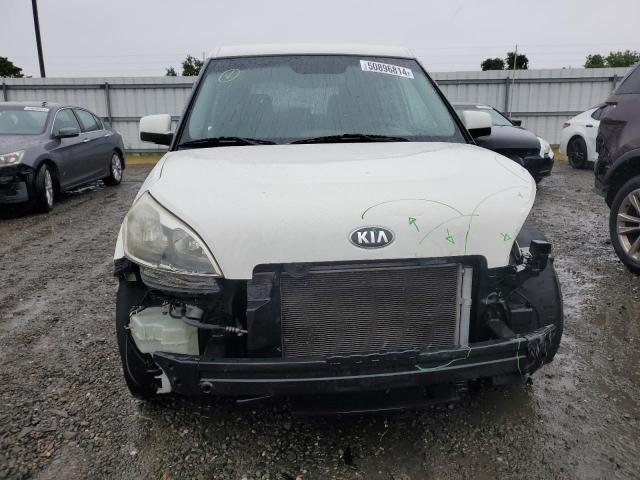 KNDJT2A53D7525570 - 2013 KIA SOUL WHITE photo 5