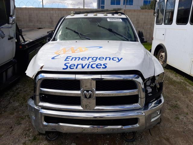 3C7WRMDL1HG555450 - 2017 RAM 5500 WHITE photo 5