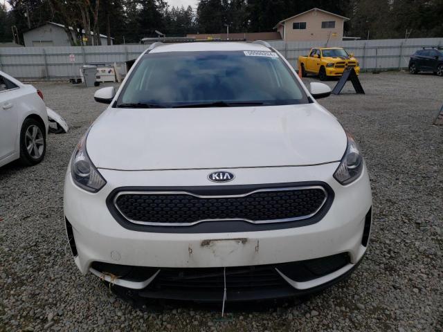 KNDCB3LC4H5085969 - 2017 KIA NIRO FE WHITE photo 5