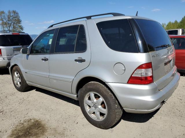 4JGAB57E04A499598 - 2004 MERCEDES-BENZ ML 350 SILVER photo 2