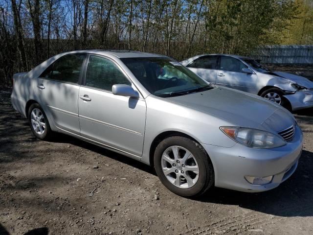 4T1BE30KX5U012083 - 2005 TOYOTA CAMRY LE SILVER photo 4