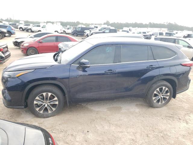 5TDGZRBH3NS585835 - 2022 TOYOTA HIGHLANDER XLE BLUE photo 1