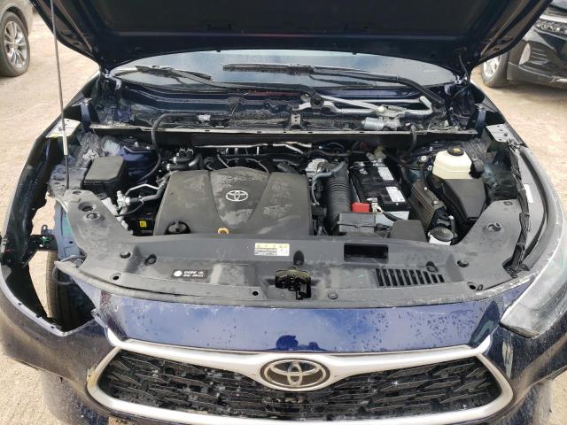 5TDGZRBH3NS585835 - 2022 TOYOTA HIGHLANDER XLE BLUE photo 12