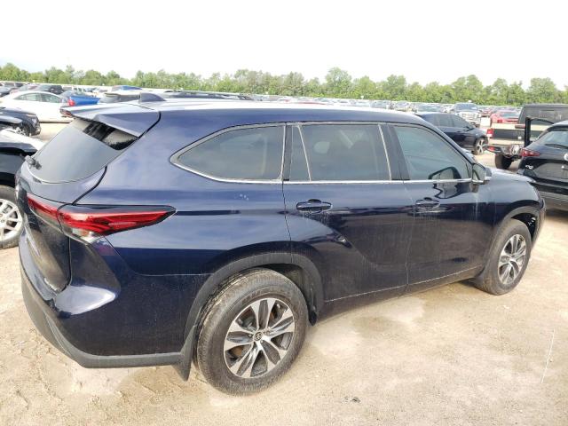 5TDGZRBH3NS585835 - 2022 TOYOTA HIGHLANDER XLE BLUE photo 3