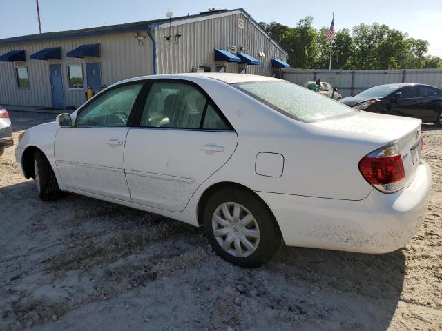 4T1BE32K15U008565 - 2005 TOYOTA CAMRY LE WHITE photo 2